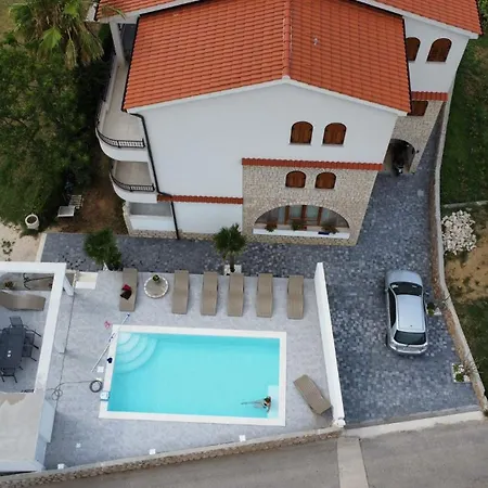 Gemuetliche Erdgeschossferienwohnung Mit Balkon Apartment