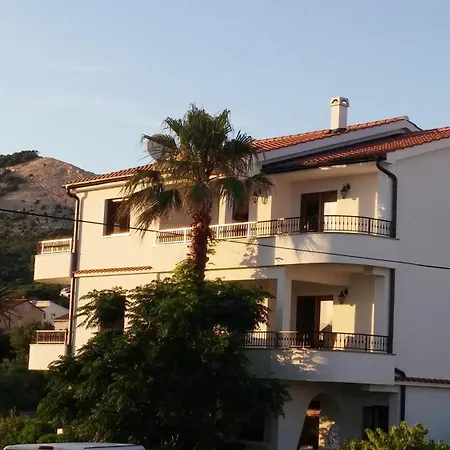 Gemuetliche Erdgeschossferienwohnung Mit Balkon Apartment *