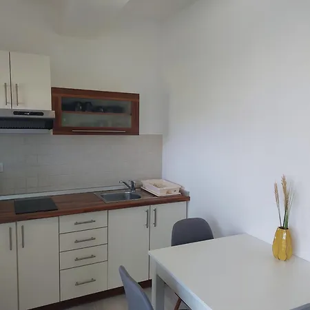 Apartment Gemuetliche Erdgeschossferienwohnung Mit Balkon Barbat na Rabu